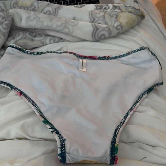 Beachsissi Floral Tropical Bikini Bottom Size Small White Green White - Picture 8 of 9